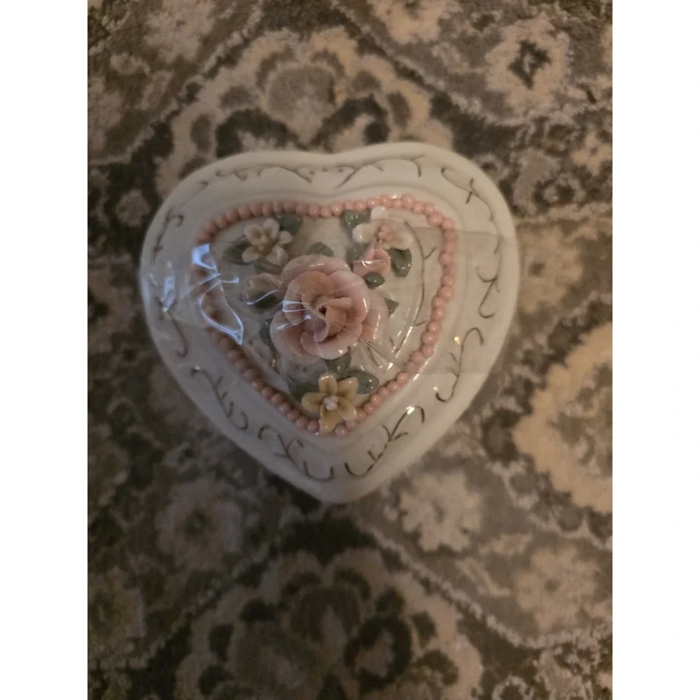 Ceramic Rose Heat Box. Great Gift For Your Loved One Or Just A Jewelry Holder...
